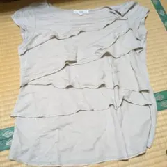 BEAMS LIGHTS フリルデザインTシャツ ベージュ　38サイズのサムネイル