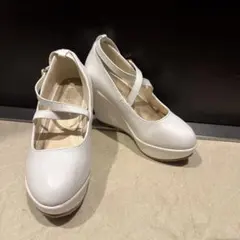 ホワイトウェッジヒールパンプス