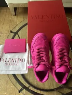 VALENTINO ロックスタッズ スニーカー ピンクのサムネイル