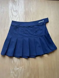 adidas ネイビー プリーツスカート