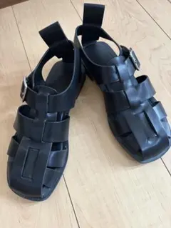 toga pulla デコラティブバックルフラットシューズ - メルカリ