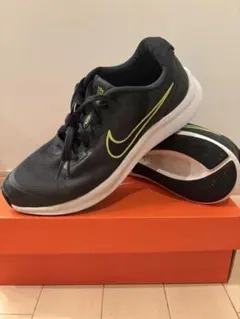 Nike ランニングシューズ ブラック/イエロー