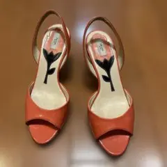 PRADA エナメルピンク サンダル