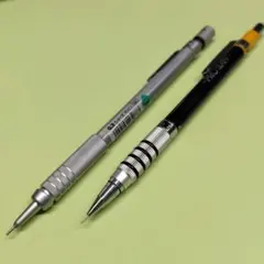 ①uni PRO STAFF②ぺんてるグラフギア500　0.3mm高級製図用2本のサムネイル