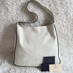 PRADA ワンショルダーバック レザー ロゴ型押し オフホワイト