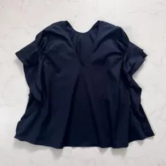 美品✨アディアム ショルダーカスケードVネックドロップ ブラウス 近年