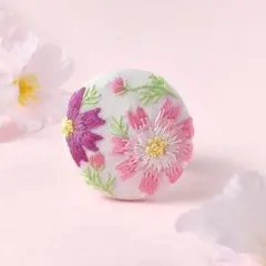 ☆秋の花コスモス刺繍ブローチor刺繍ヘアゴム　ハンドメイド　くるみボタン