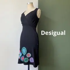 デシグアルDesigual ニット花刺繍ワンピース　黒Sのサムネイル