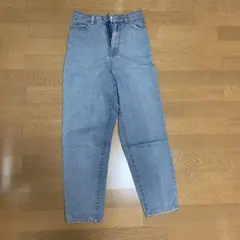 ハイウエストセンタープレステーパードデニムパンツ