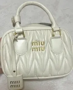 miu miu ショルダーバッグ ホワイト ノベルティ商品