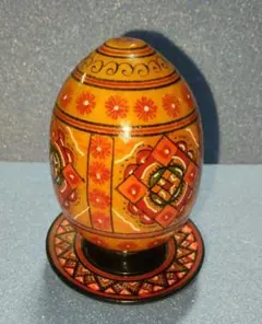 ロシア製(1980年)木製 エッグ型 置物 スタンド付き 伝統工芸品