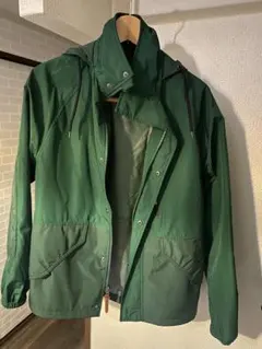 グリーン ナイロンジャケット フード付き