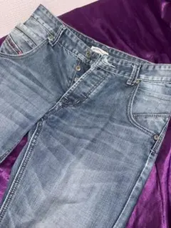 DIESEL　刺繍ロゴ　ダメージデニム