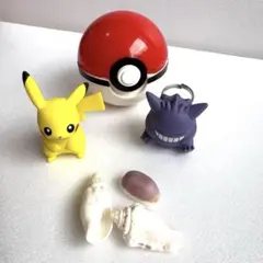 美品　モンスターボール型ケース ゲンガーのリングとピカチュウ　ガチャガチャのサムネイル
