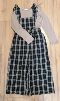 フリル付きチェック柄サロペット(Tシャツ付)