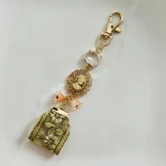 ハンドメイド　バッグチャーム　キーホルダー　インド刺繍リボン