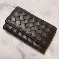 【新品未使用】羊革キーケース　三つ折り　イントレチャート　ブラウン　茶色　高見え