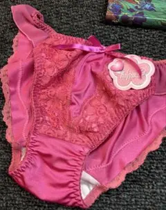 ピンクのレースショーツ フリルリボン付き　サテン