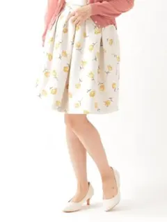 フラワープリントタックスカート