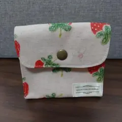 ハンドメイド　いちご柄ポーチ (生地:ラミネート)
