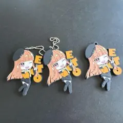 3個セット　カラフルピーチ「えと」ラバーキーホルダー