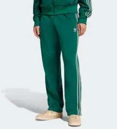 adidas グリーン ジョガーパンツ 3本ライン　ジャージ