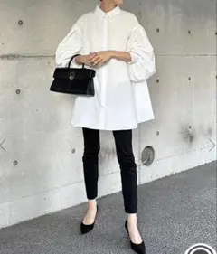 【新品】本日のみ　 裾フレアバルーンスリーブシャツブラウスのサムネイル