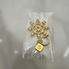 CHANEL雪の結晶デザイン　金色チャーム