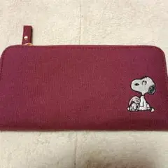 スヌーピー刺繍のバーガンディ財布