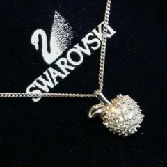 Swarovskiスワロフスキー リンゴ型ペンダントネックレス シルバーアップル