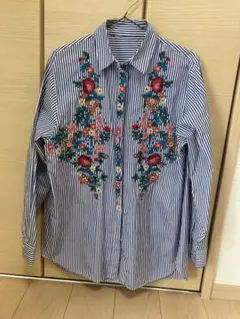 刺繍入りストライプ長袖シャツ