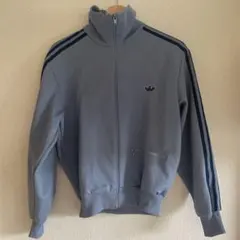 adidas トラックジャケット　水色