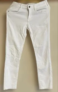 EARTH music&ecology ホワイト スリムフィット デニムパンツ