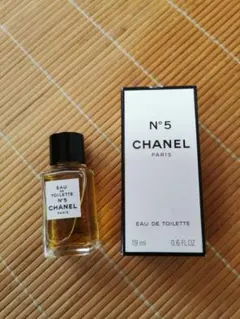 シャネル №5 オードゥ トワレット 19ml ②