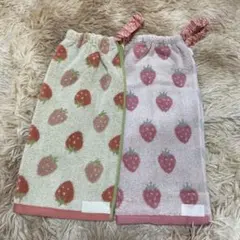 いちご柄おりこうタオルエプロン 新品　保育園