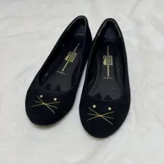 訳あり処分価格【iami】ニャンプス　猫モチーフ　黒　スウェードフラットパンプス