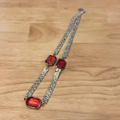 エレガントなネックレス