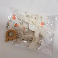 ベビー用フラワー柄スタイセット　ホワイト　花柄　出産祝い