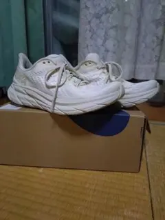 HOKA ONE ONE　CLIFTON 8 メンズ 25.5cm