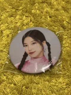 Le Sserafim カズハ丸型ピンバッジ