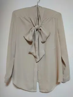 コムサイズム べージュ ボウタイ リボン付き 長袖ブラウス