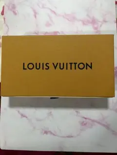 LOUIS VUITTON リボン付きボックス