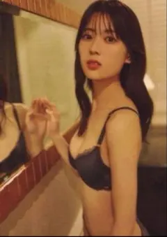 乃木坂46 岩本蓮加 写真集「いたずらな風」　着用モデル ランジェリー上下セットのサムネイル