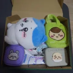 ちいかわ　キーホルダー　ポーチ　モモンガ　くりまんじゅう　ラッコ