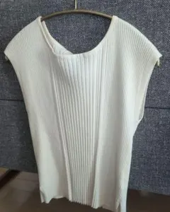 リブ　ニット　ノースリーブ 　GU