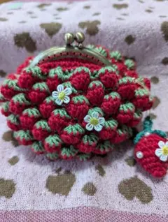 いちご編みがま口　Handmade