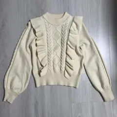 ワンウェイ　one weyフリル付きクリーム色ニットセーター　アイボリー