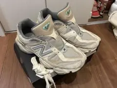 New Balance 9060 ベージュ系 スニーカー　中古のサムネイル