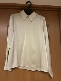 IENAサテン長袖ブラウス　ゴールドベージュ