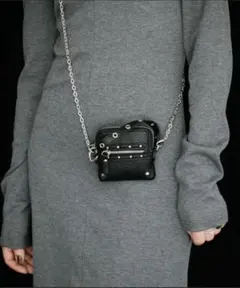 黒いレザーコインケース スタッズ付き